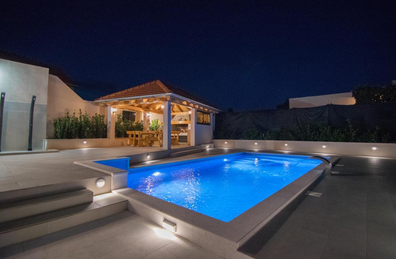 Kostanje Villa Milena With Heated Pool And Jacuzzi מראה חיצוני תמונה