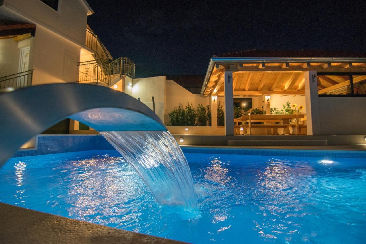 Kostanje Villa Milena With Heated Pool And Jacuzzi מראה חיצוני תמונה